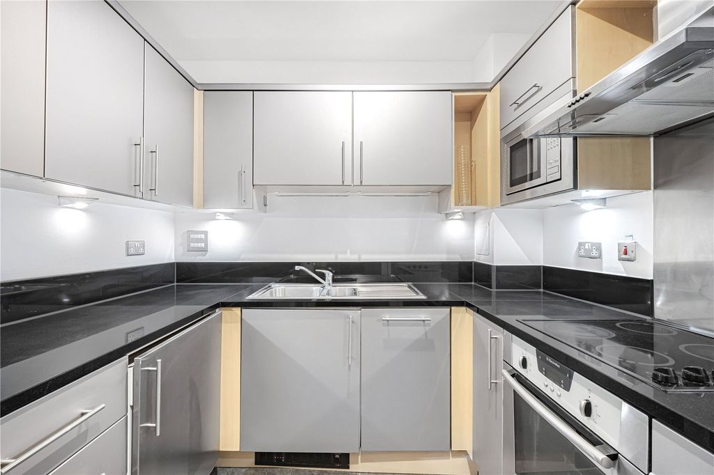 Property photo 3 of 13 Kitchen