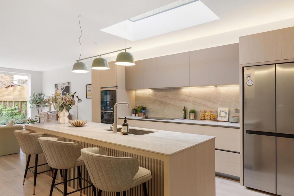 Property photo 3 of 25