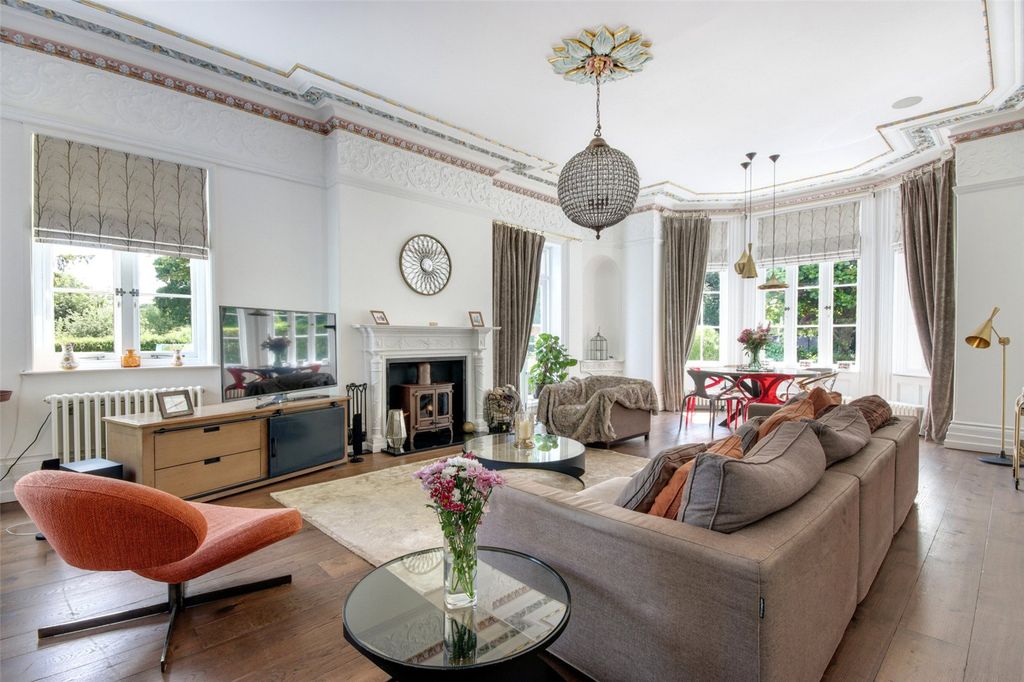 Property photo 2 of 44 Sitting Room