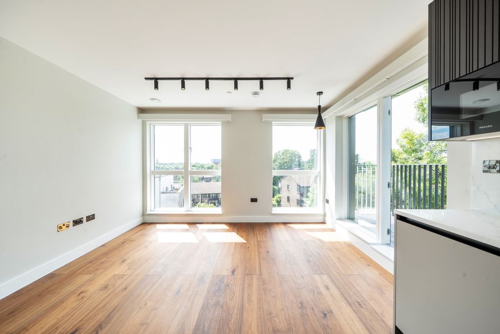 Property photo 2 of 12 1480145-18-6A3168...