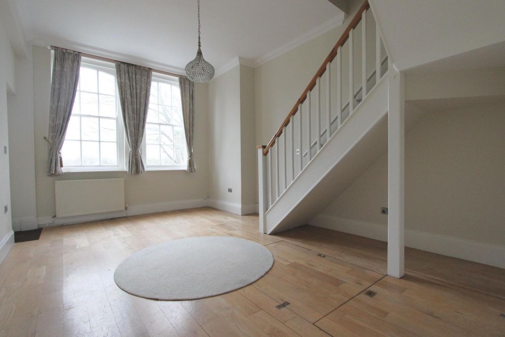 Property photo 3 of 17 Photo 6