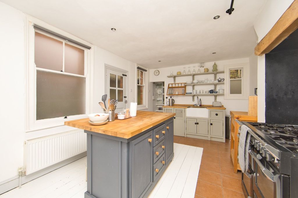 Property photo 3 of 17 Picture 3