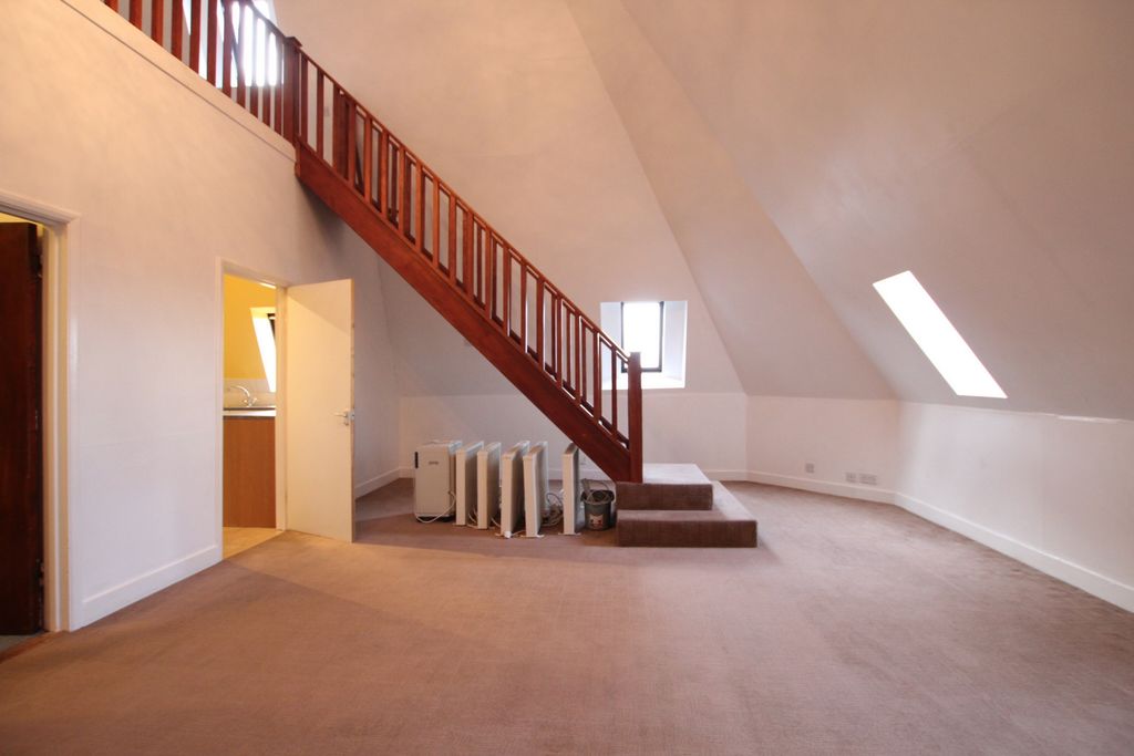 Property photo 2 of 11 Photo 10