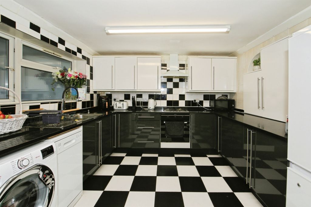 Property photo 2 of 22