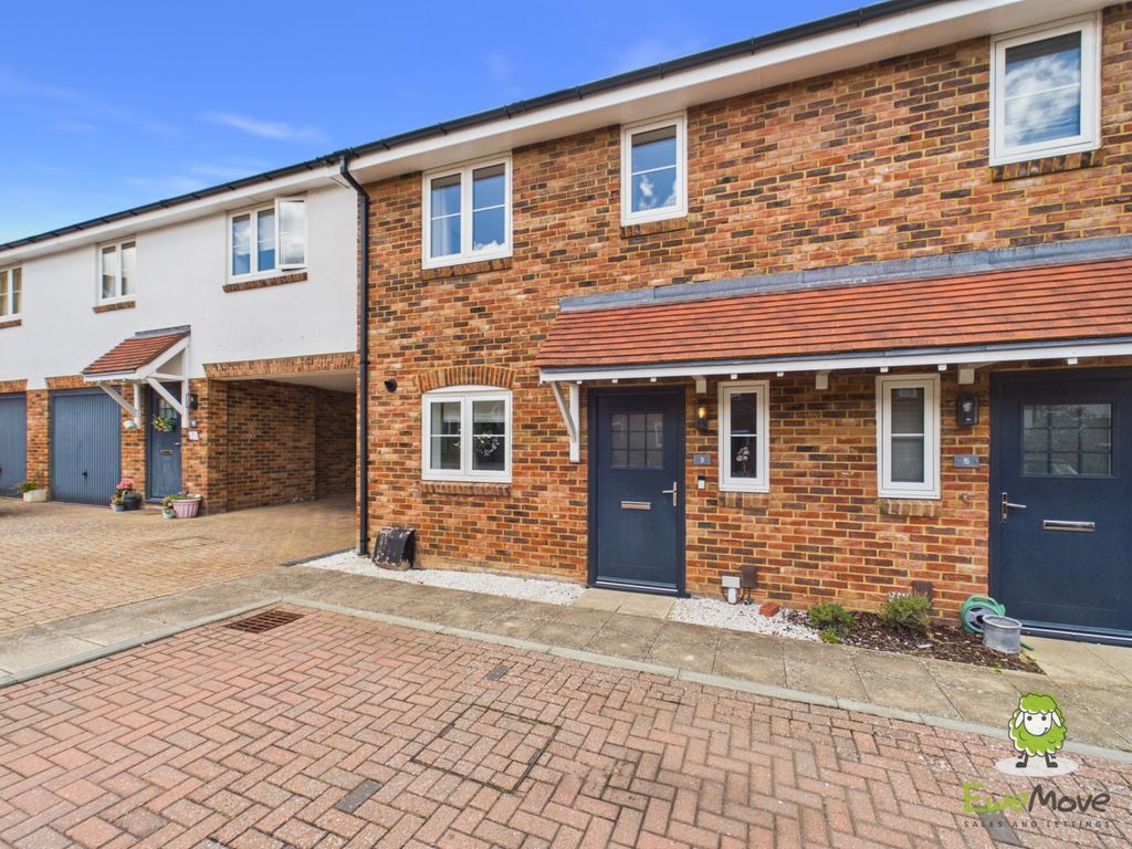 Property photo 1 of 18 Ewemove Estate Agents Basingstoke - Denarii Drive
