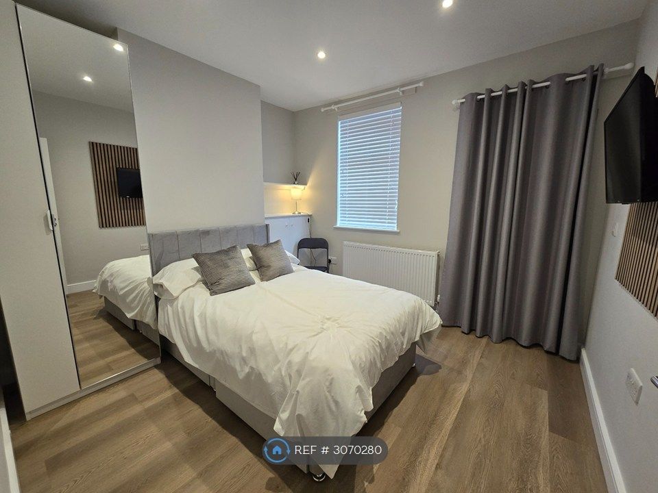 Property photo 1 of 10 Hi-End Modern Spacious Room, Tv , Hi-Spec,