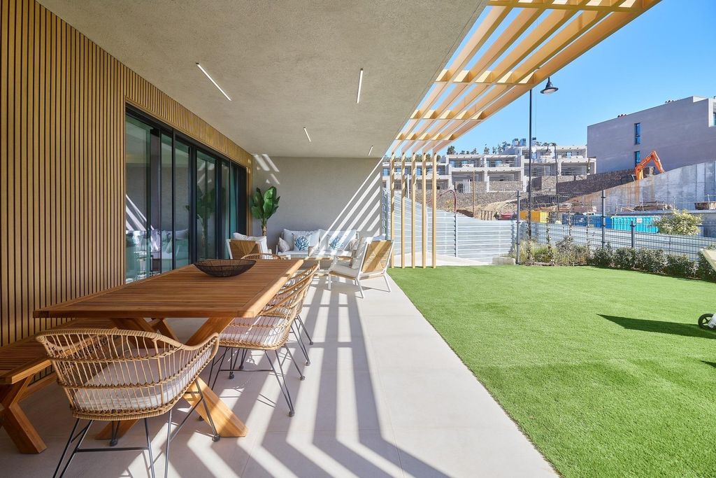 Property photo 2 of 76