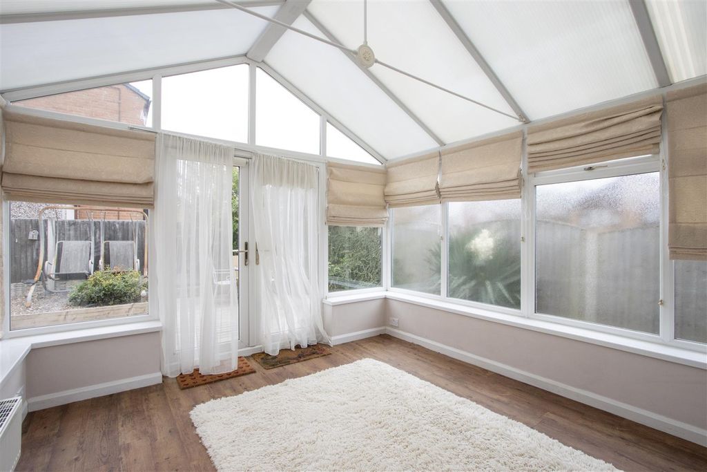 Property photo 3 of 13 Conservatory