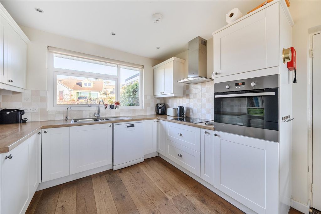 Property photo 2 of 15 Kitchen