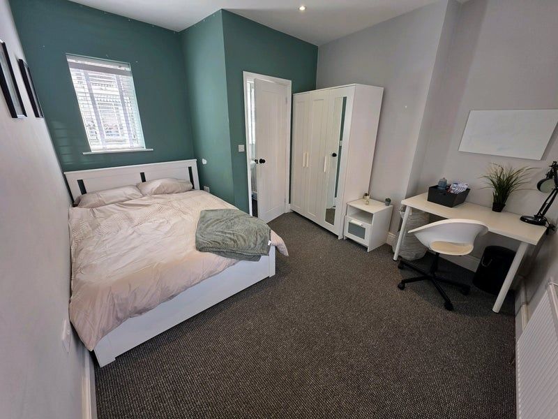 Property photo 3 of 9 Bright And Tidy Double Bedroom Featuring A Comfort...