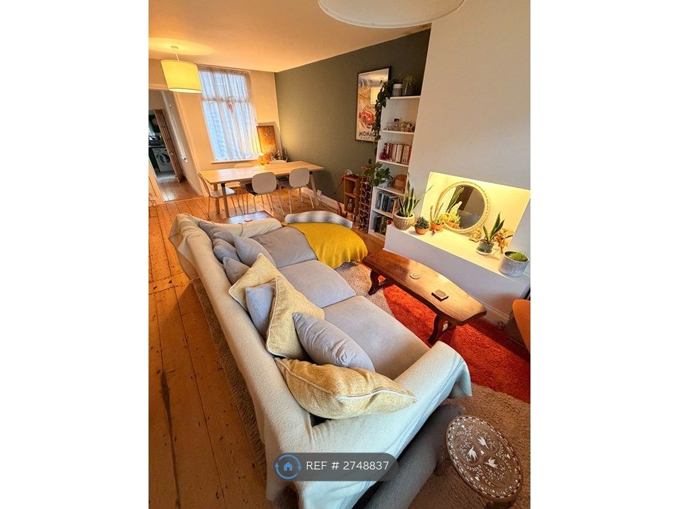 Property photo 1 of 18 Living/ Dining Room