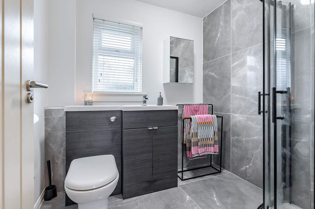 Property photo 3 of 11 Shower Room