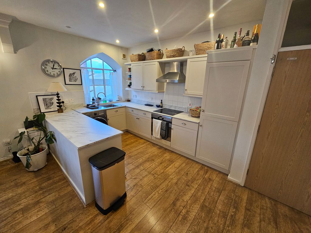 Property photo 2 of 8 Image