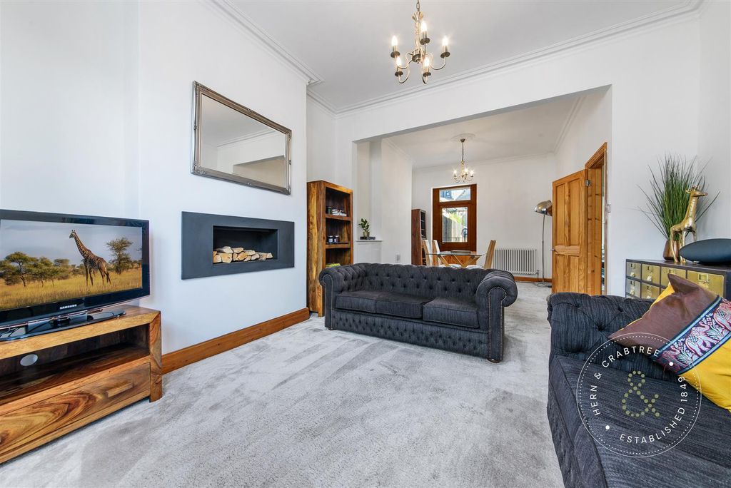 Property photo 2 of 37 Wyndham-Crescent-17.Jpg