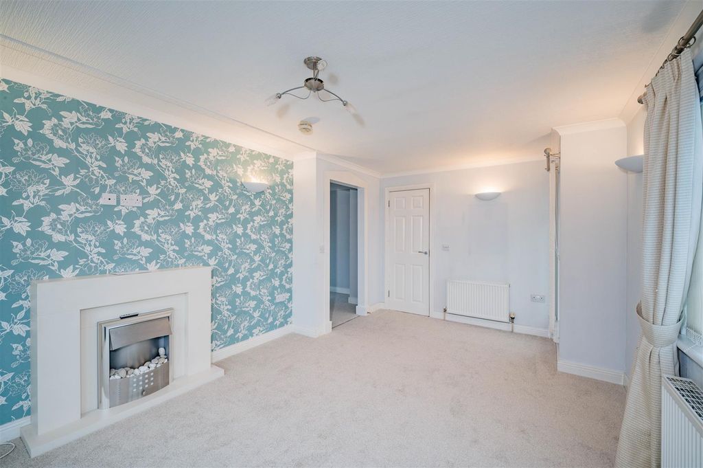 Property photo 2 of 16 8 Basin View Crescent Monarch Of The Glen Montrose