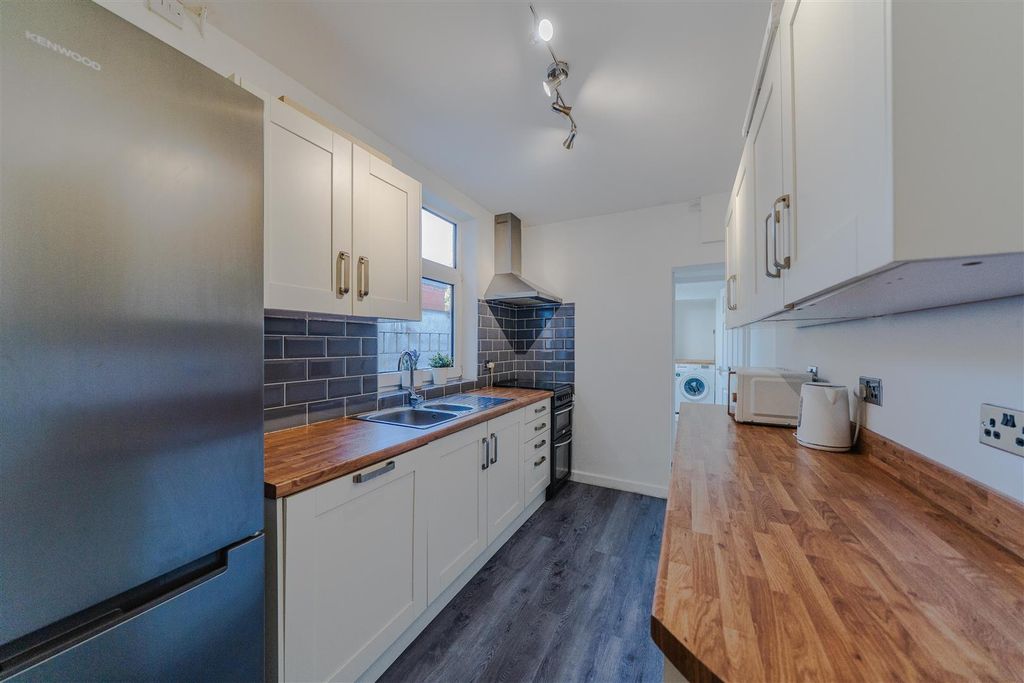 Property photo 3 of 22 Kitchen