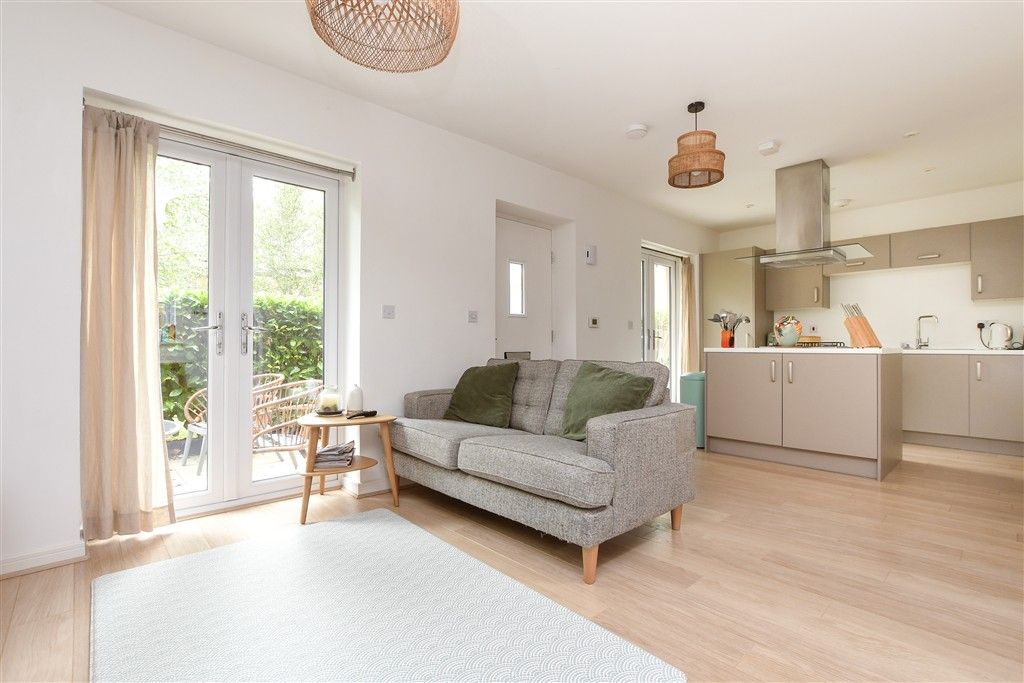 Property photo 1 of 15 Lounge