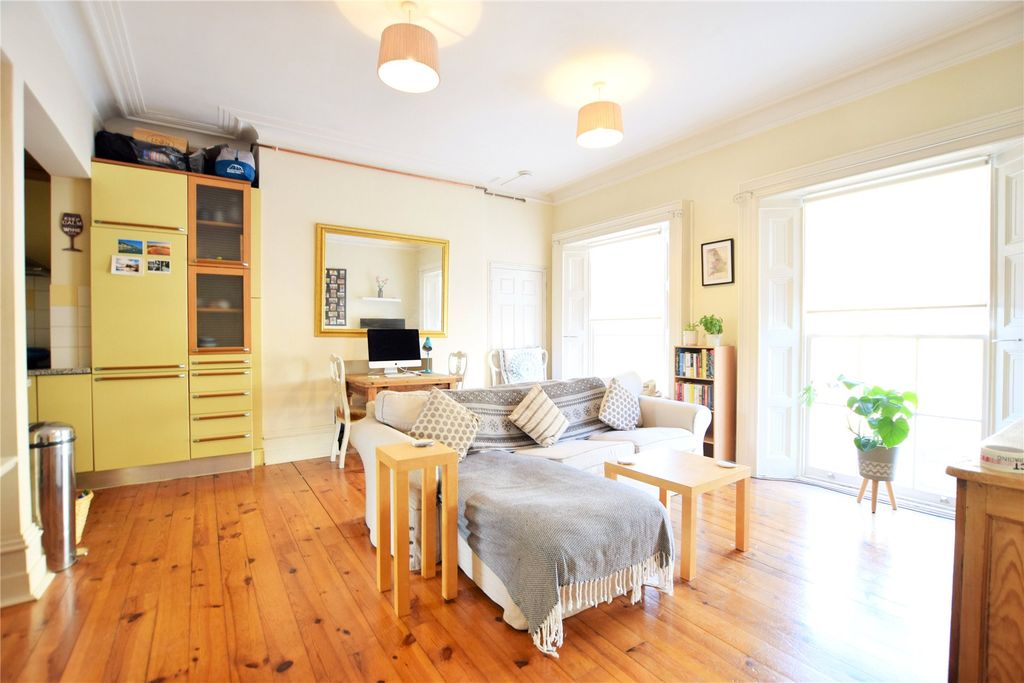 Property photo 1 of 6 Living/Dining Room