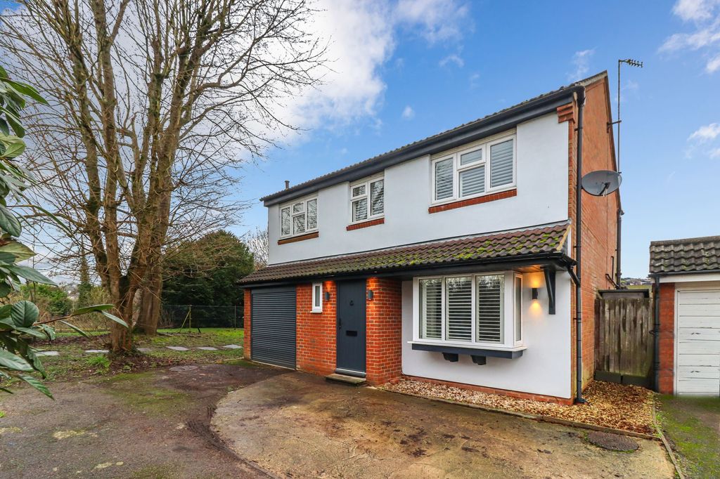 Property photo 1 of 28