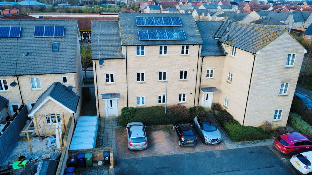 Property photo 1 of 14 Great High Ground, Loves Farm, St Neots, Pe19 6Gp.