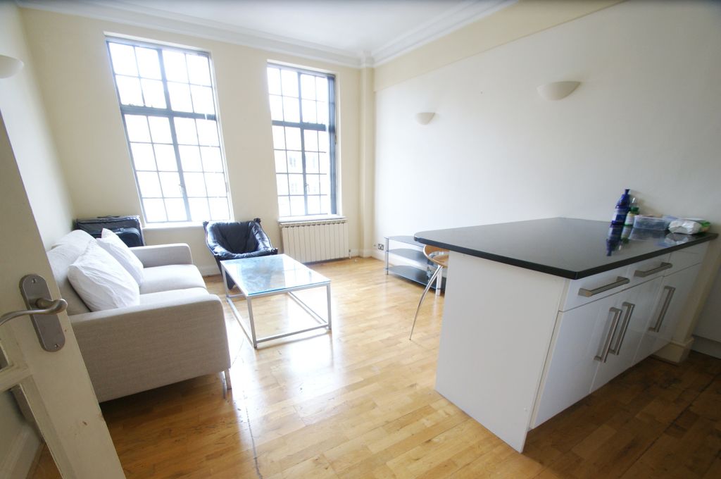 Property photo 1 of 9 1 Bed Flat To Rent Hallam Street, London W1W
