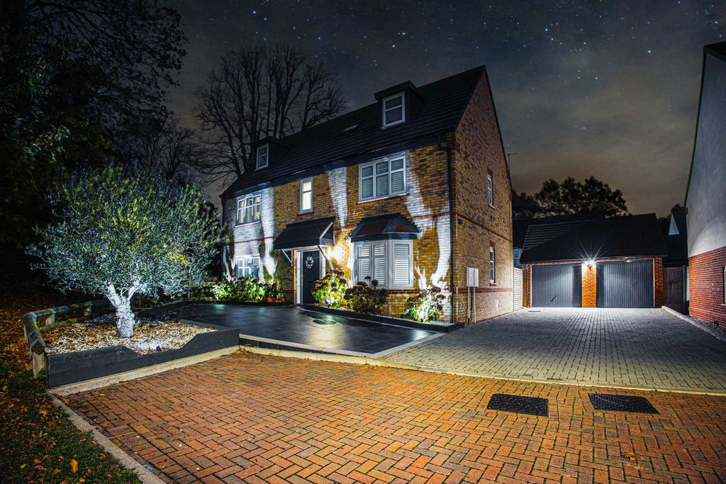 Property photo 1 of 48