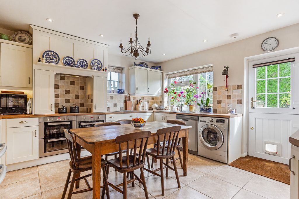 Property photo 3 of 11