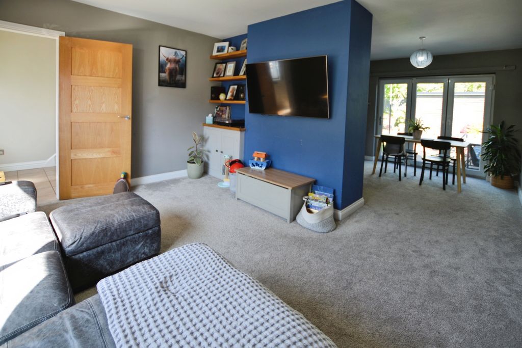 Property photo 2 of 15 Living Room