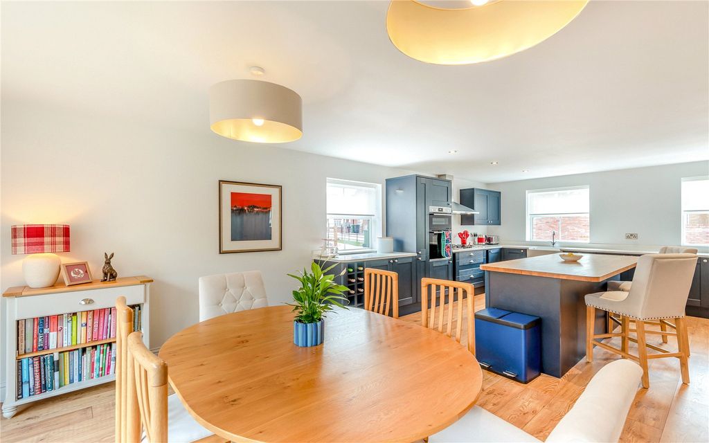 Property photo 3 of 20 Kitchen/Dining Room