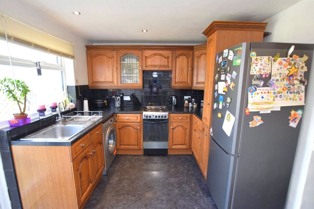 Property photo 2 of 15 Picture No. 21