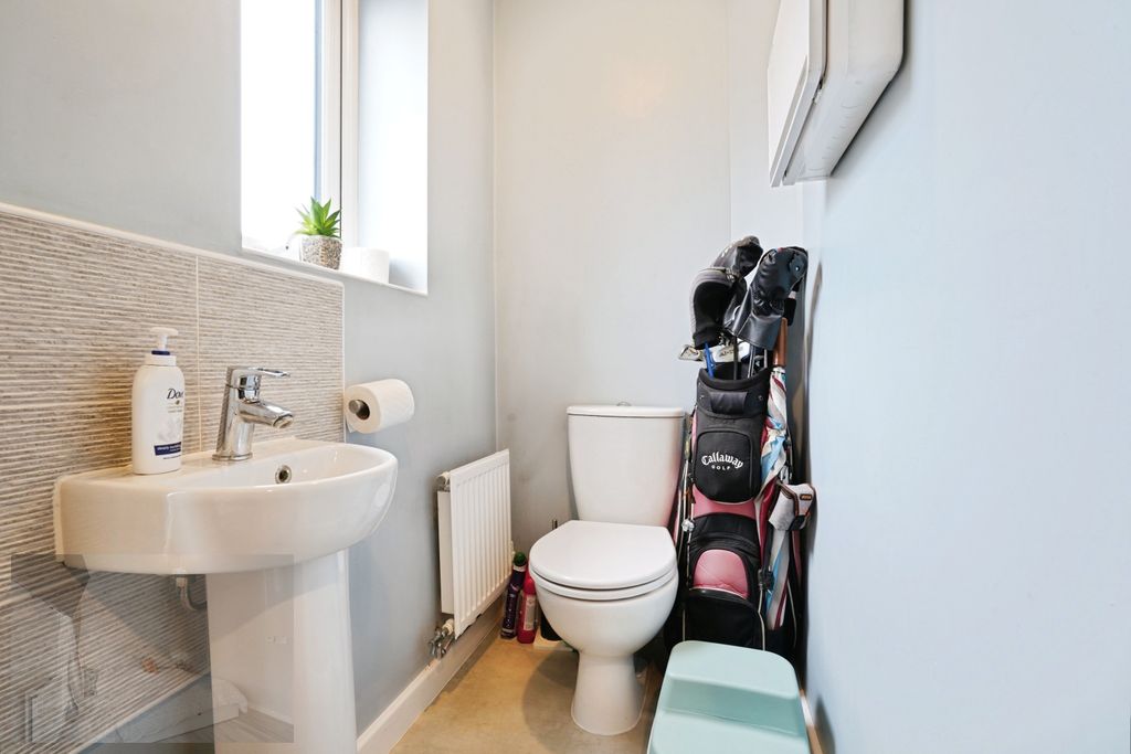 Property photo 2 of 11