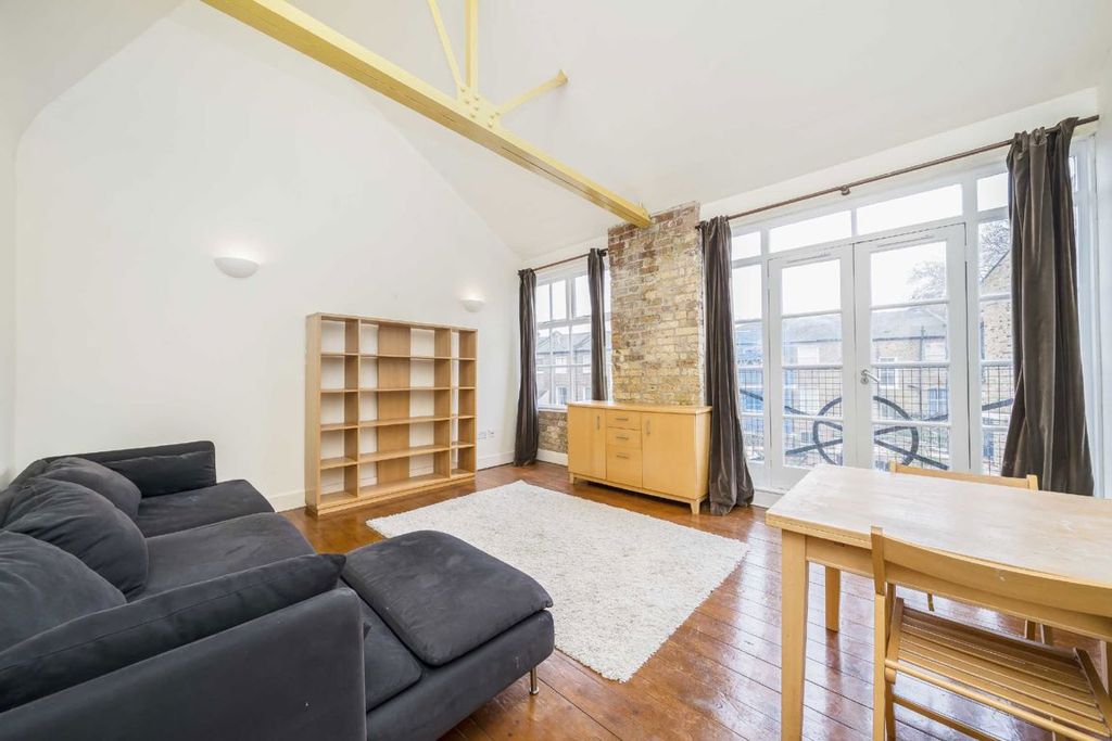 Property photo 2 of 8