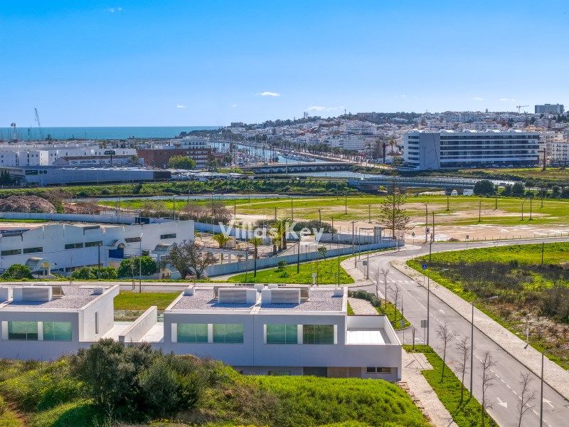 Property photo 3 of 33