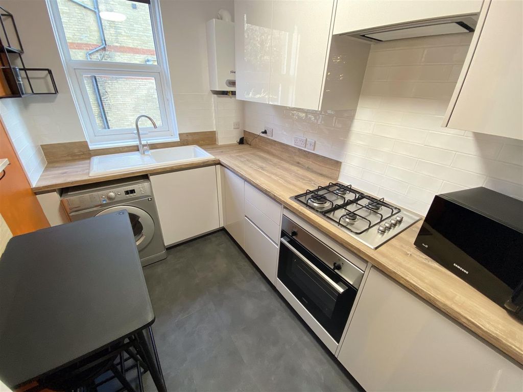 Property photo 3 of 5