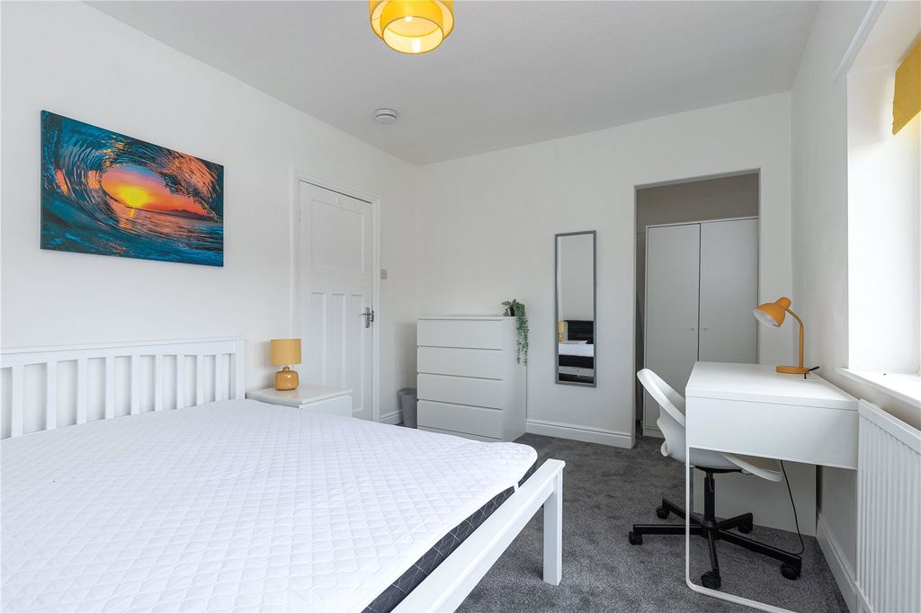 Property photo 2 of 10 Room 1