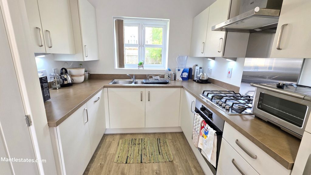 Property photo 2 of 25 Kitchen Area
