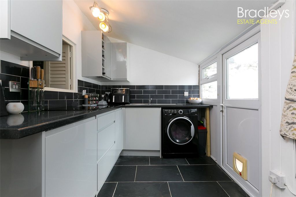 Property photo 3 of 14 Picture No. 23