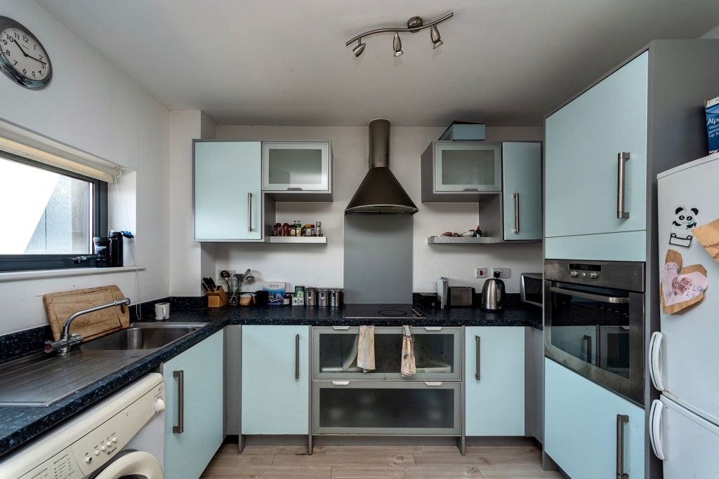 Property photo 3 of 7 Balcony