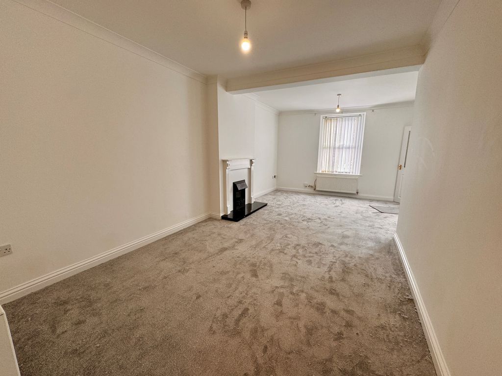 Property photo 2 of 17 Image
