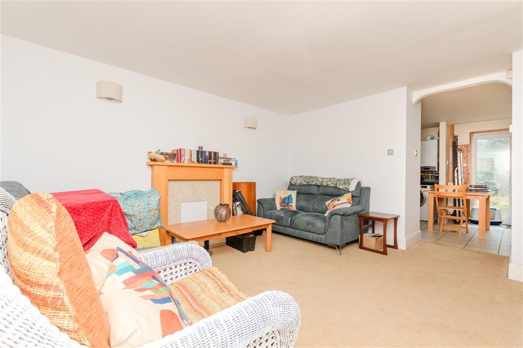 Property photo 3 of 8 Lounge