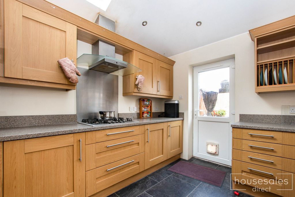 Property photo 2 of 9