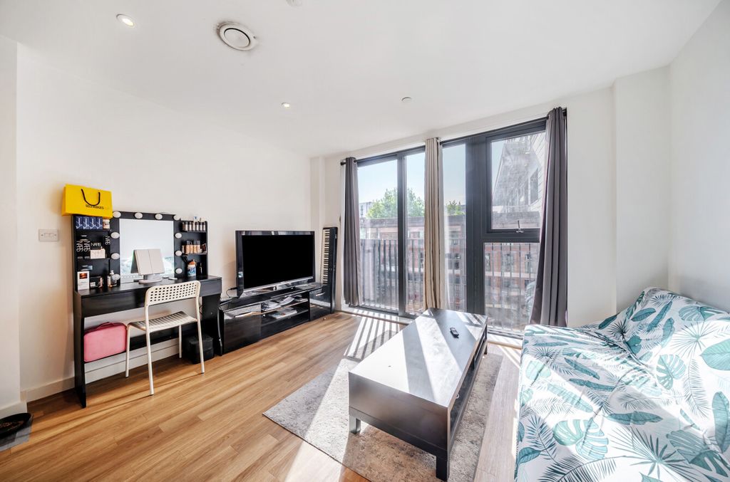 Property photo 2 of 15 1500812-14-6A7c37...