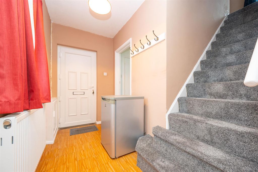 Property photo 3 of 24 17 Melbourne Avenue-4.Jpg