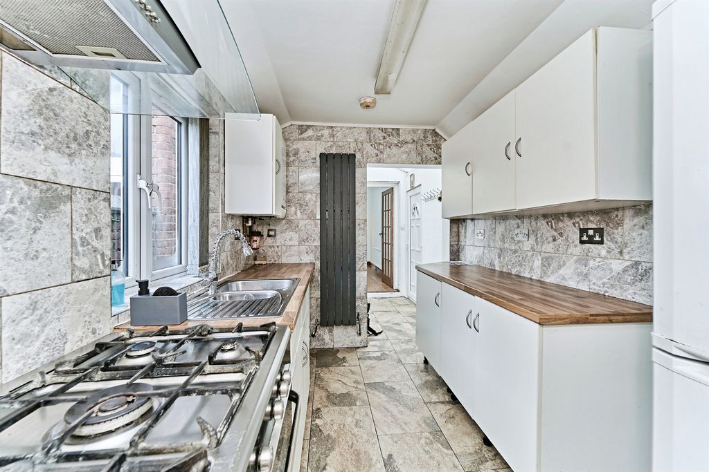 Property photo 3 of 17