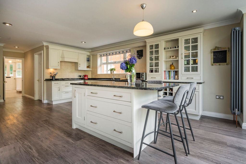 Property photo 3 of 19 Kitchen Breakfast Room