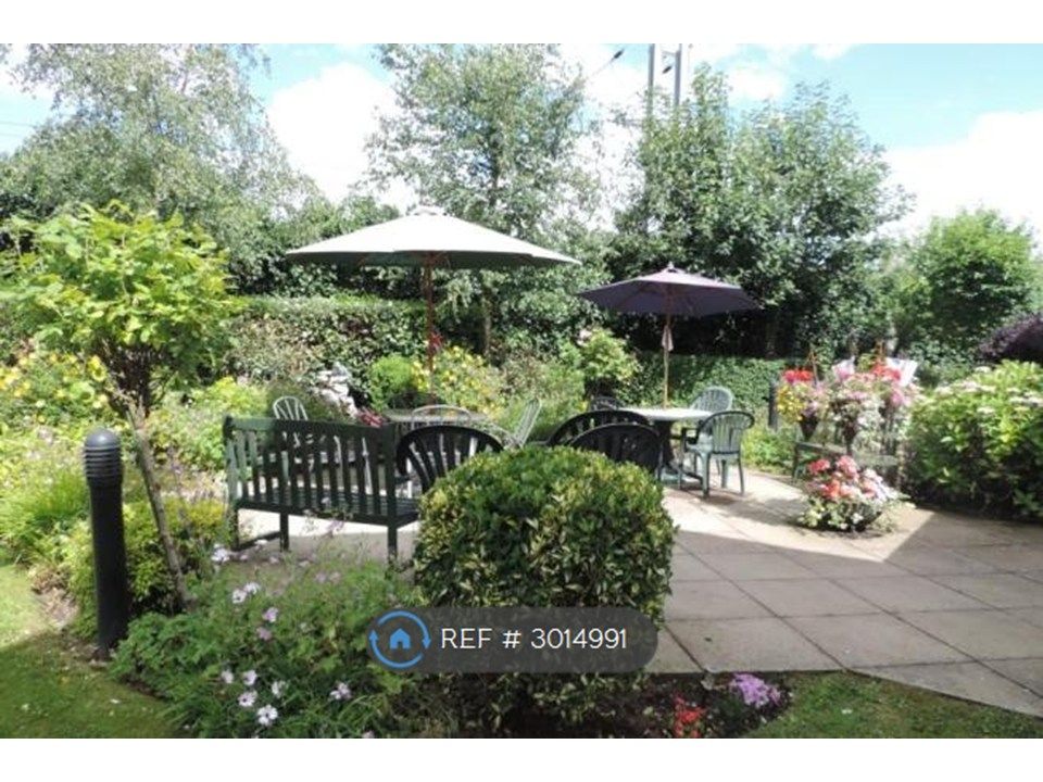 Property photo 2 of 16 Communal Gardens