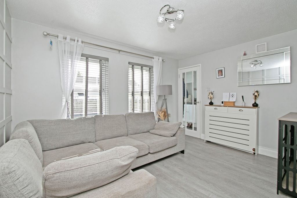 Property photo 2 of 17 Photo