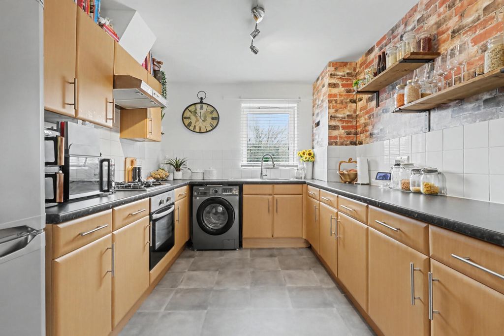 Property photo 3 of 25 Kitchen