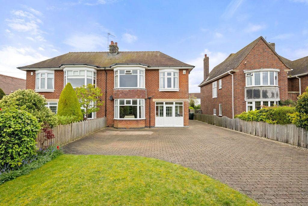 Property photo 1 of 33