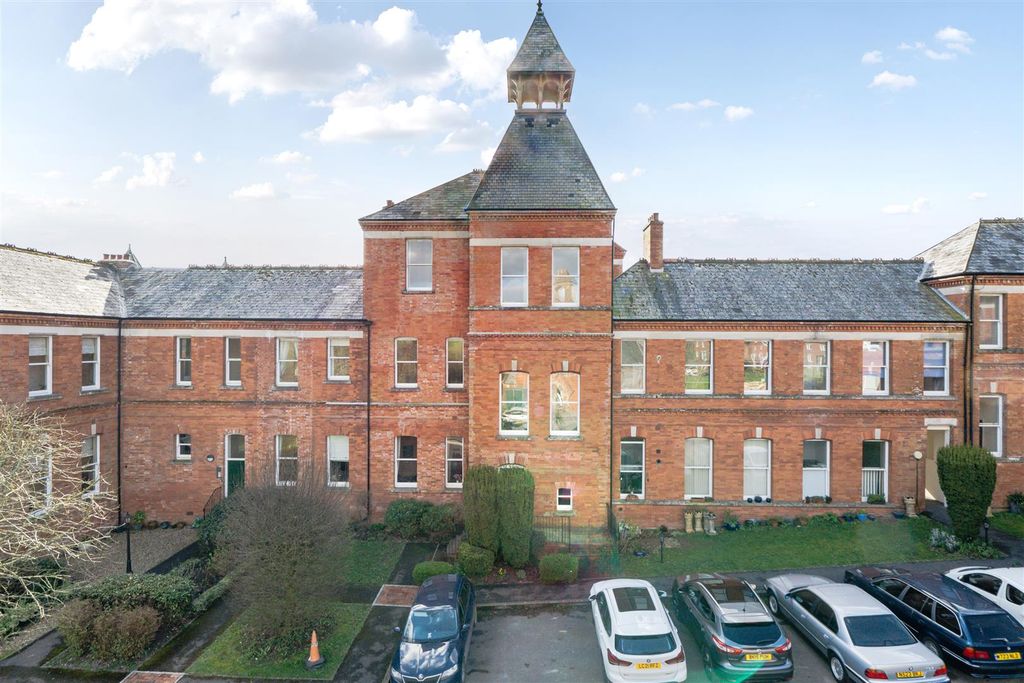 Property photo 1 of 13 Greenwood House